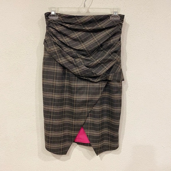 Black Halo Dresses & Skirts - Black Halo Plaid Asymmetrical Skirt Size 2 EUC